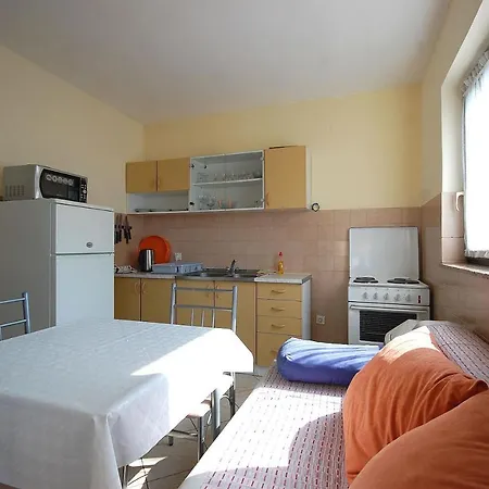 Pero Apartament Malinska