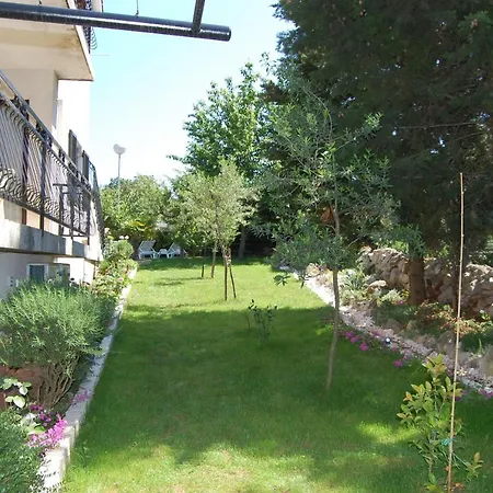 Pero Apartamento Malinska
