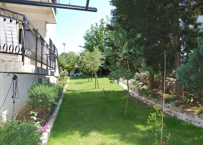 Pero Apartamento Malinska